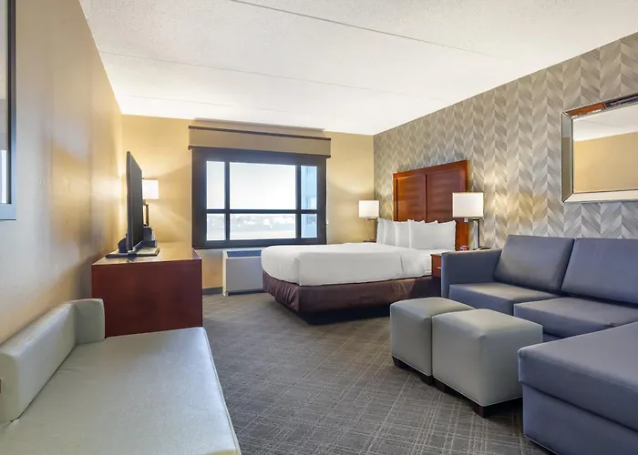 Comfort Inn & Suites Logan International Airport