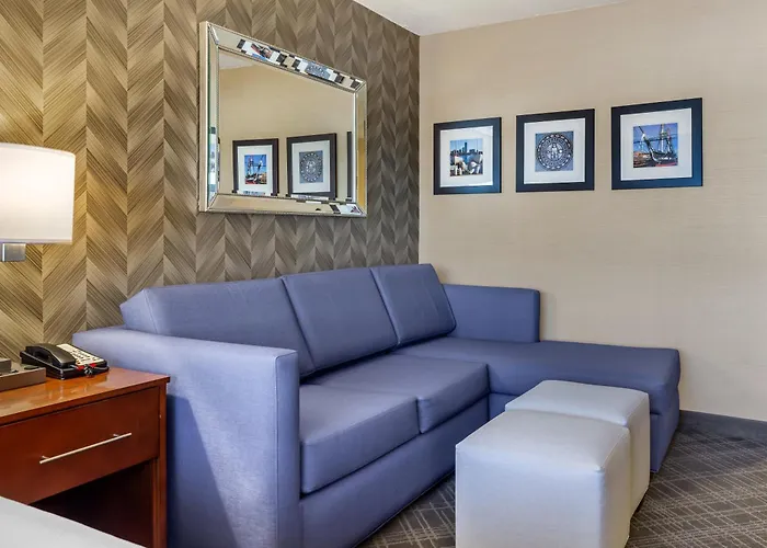 Comfort Inn & Suites Logan International Airport
