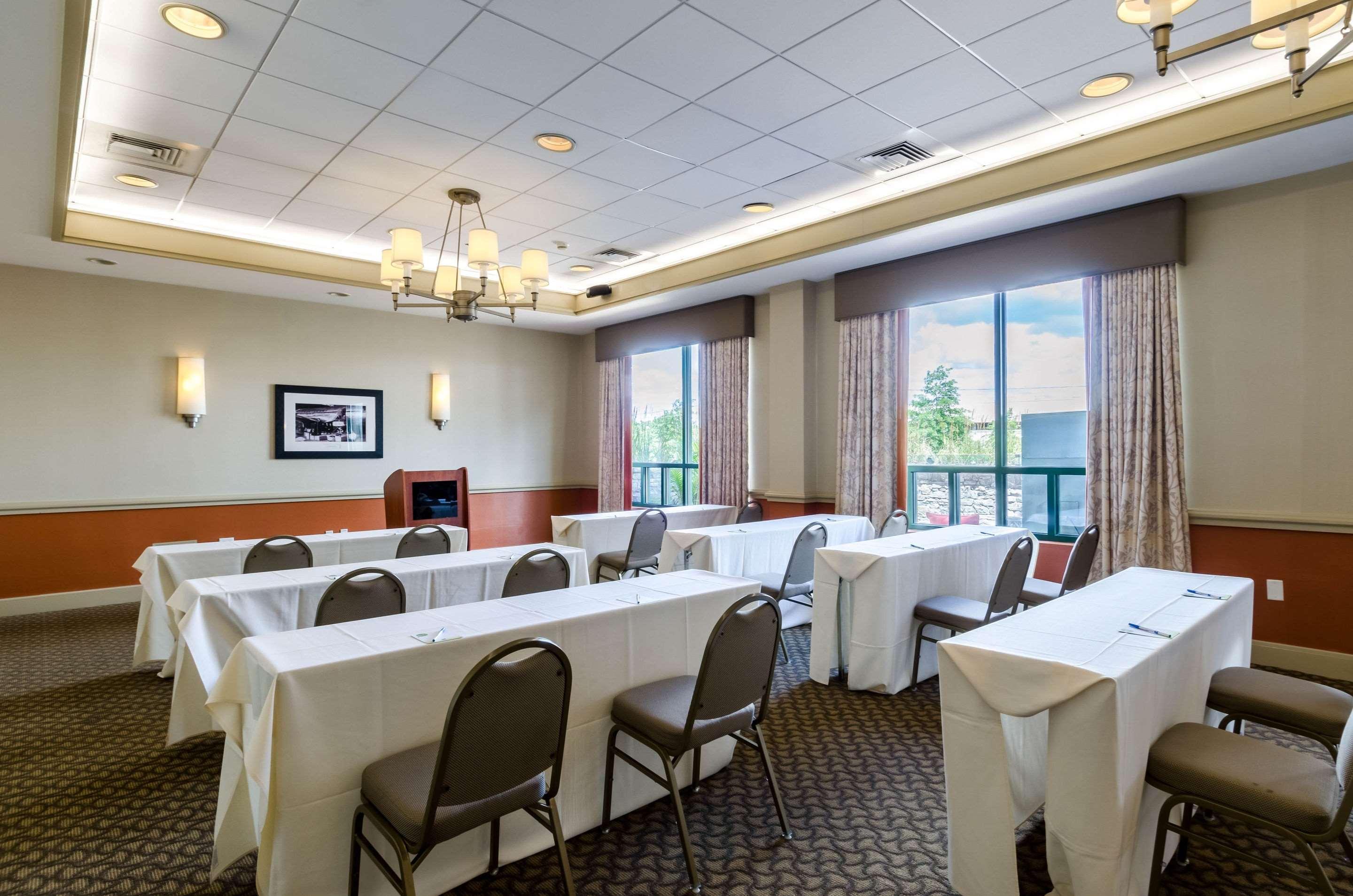 Comfort & Logan International Airport 3*