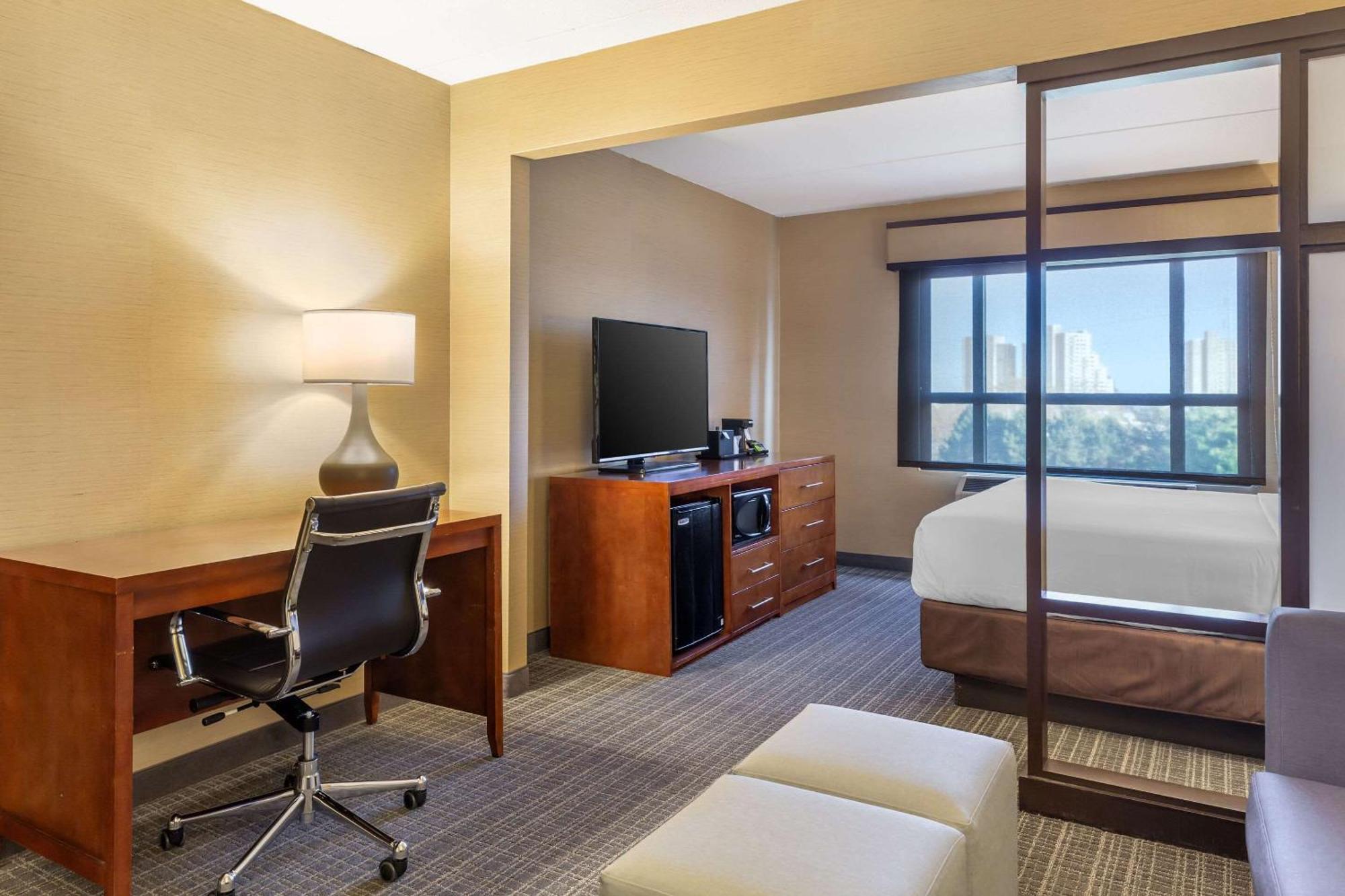 Comfort & Logan International Airport Hotel