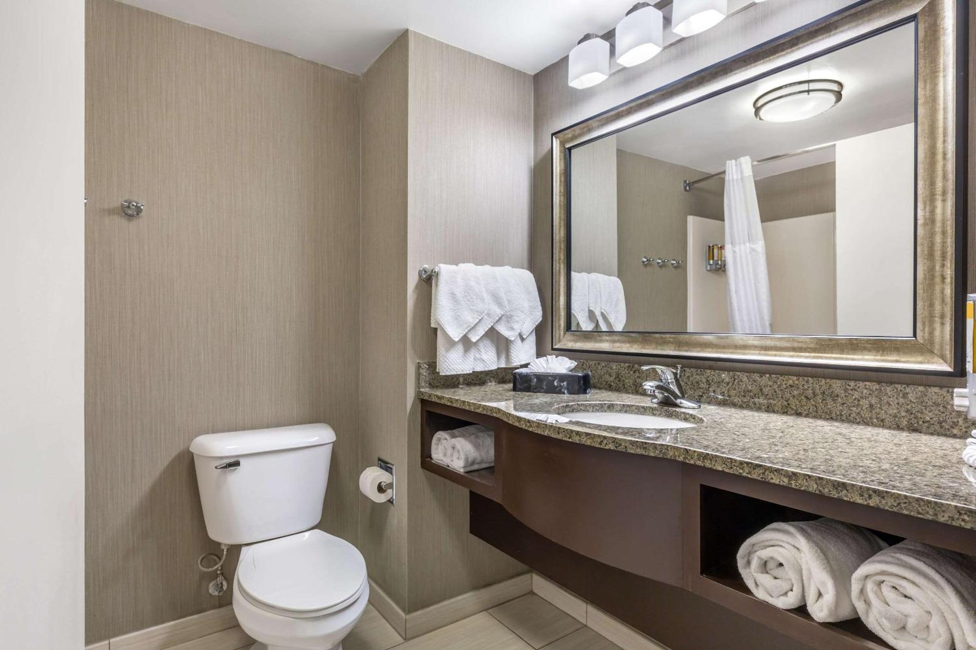 Hotel Comfort & Logan International Airport