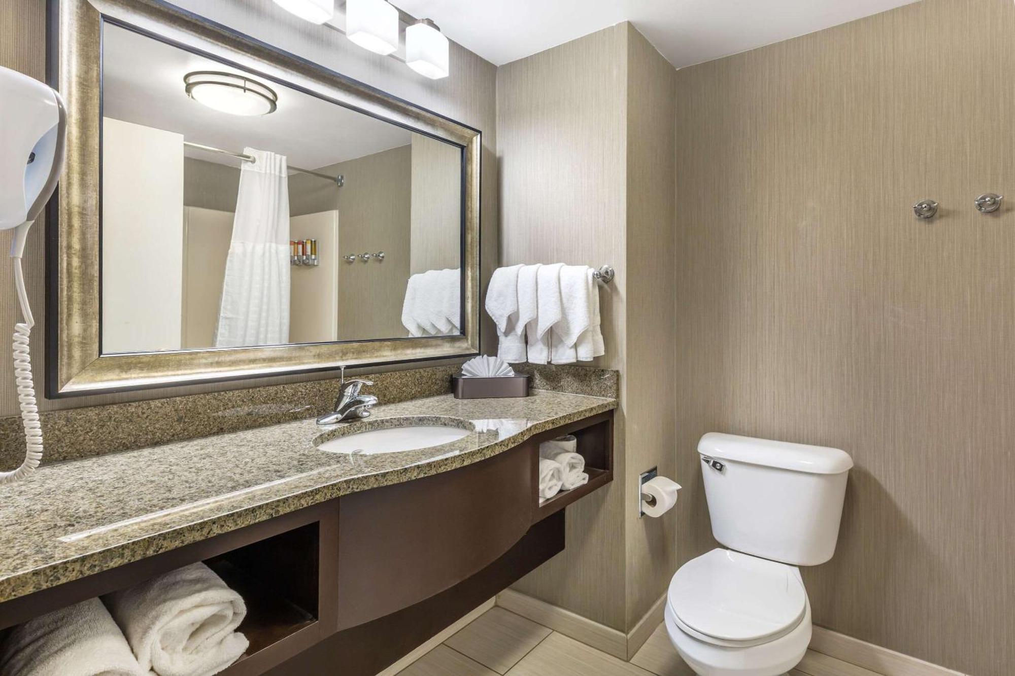 Hotel Comfort & Logan International Airport 3*